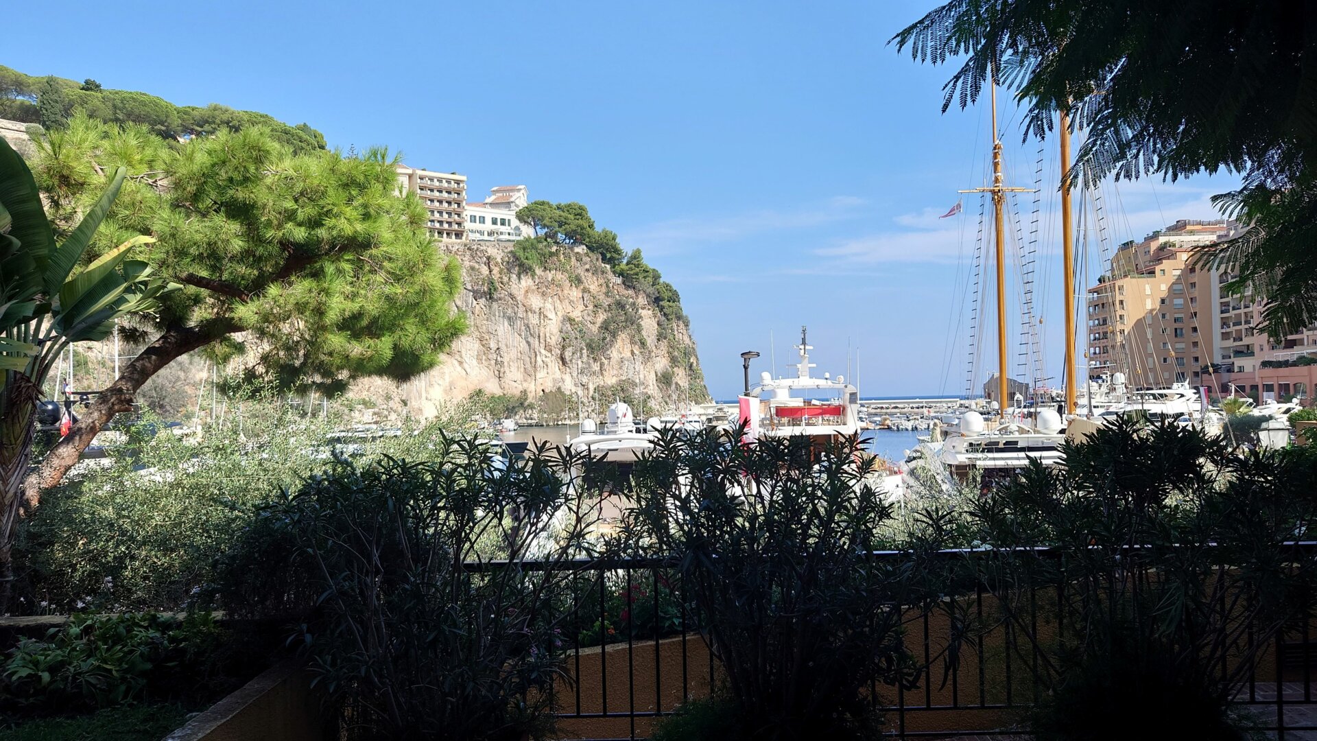 BUREAU LE RAPHAEL : 1/5